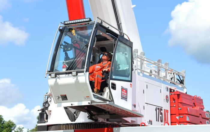 175|AT all-terrain crane completes cell tower work in Ontario